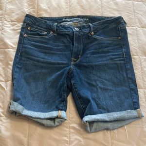 Like new skinny Bermuda American eagle shorts 14